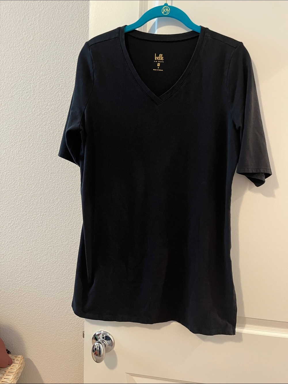 Belle by Kim Gravel Black V-Neck Short Sleeve Tee